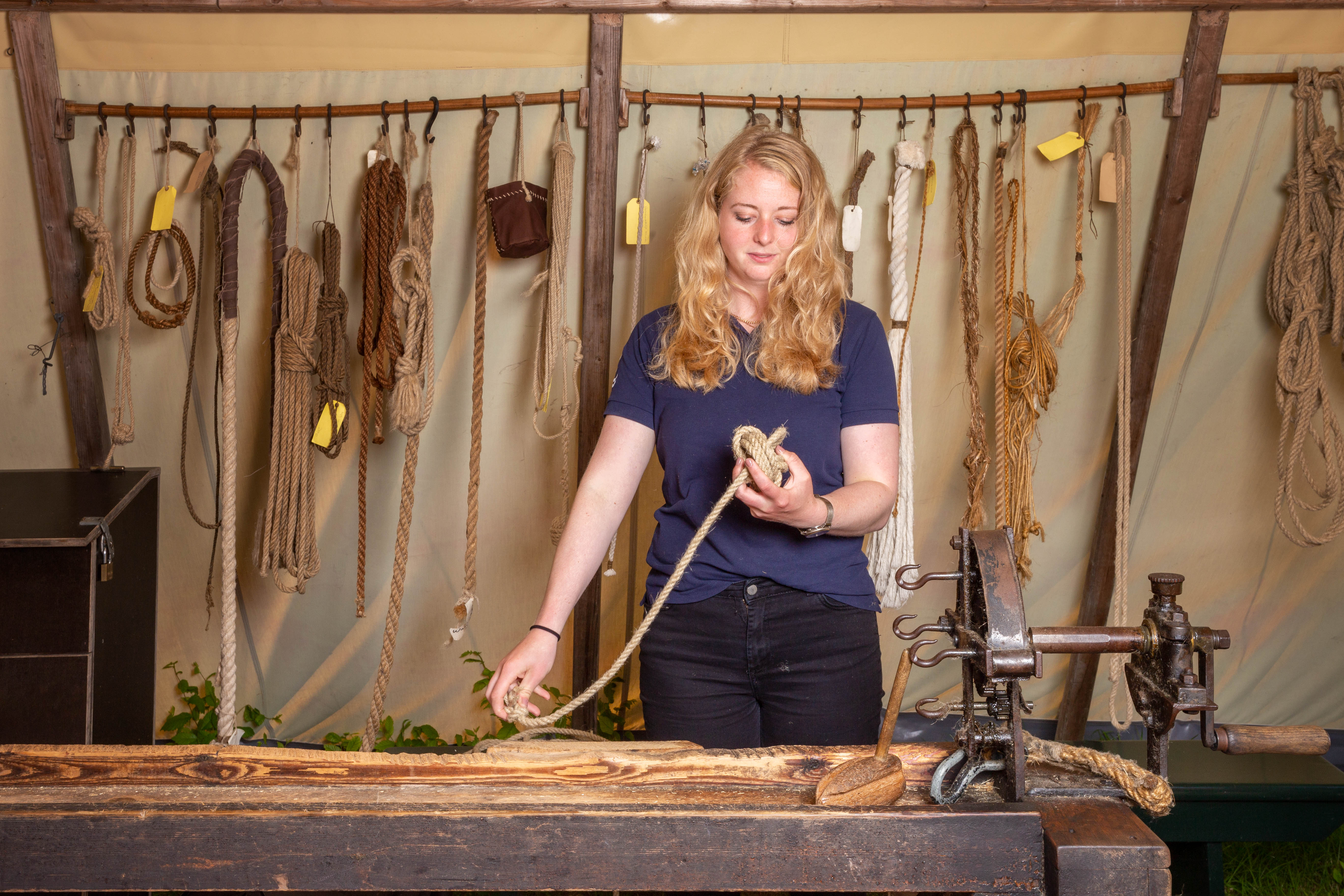 Vrijwilliger Touwslagerij