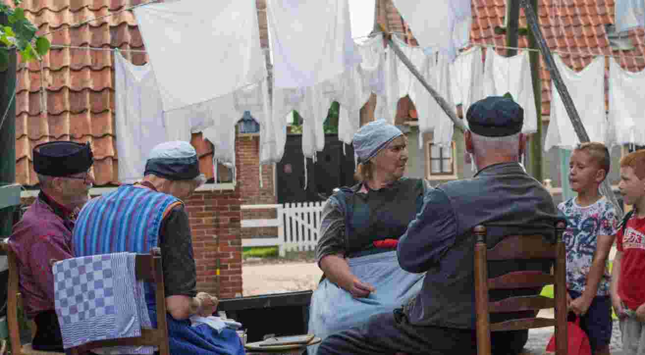 Gastvrouw voor het Huishouden 1920