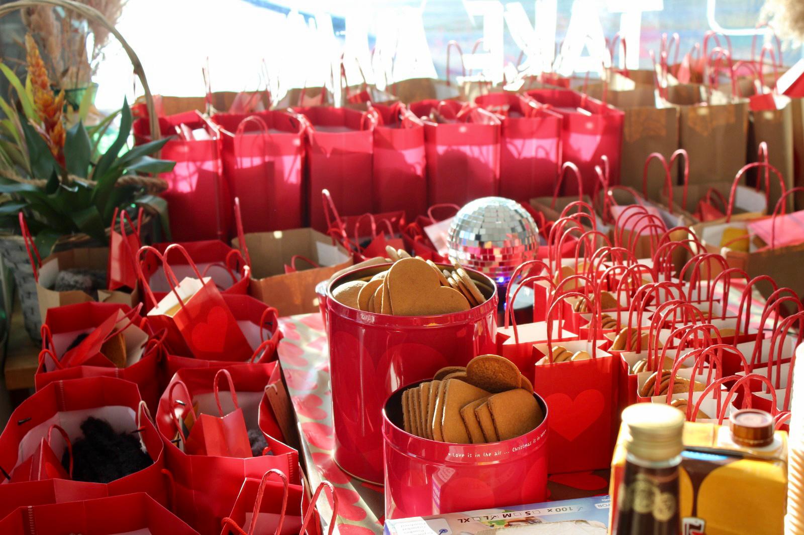 Delight our elderly with your financial support or product donations! 