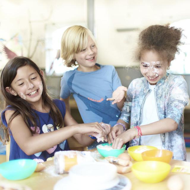 Helpen met de overblijf en meelunchen op Mr. Spigtschool