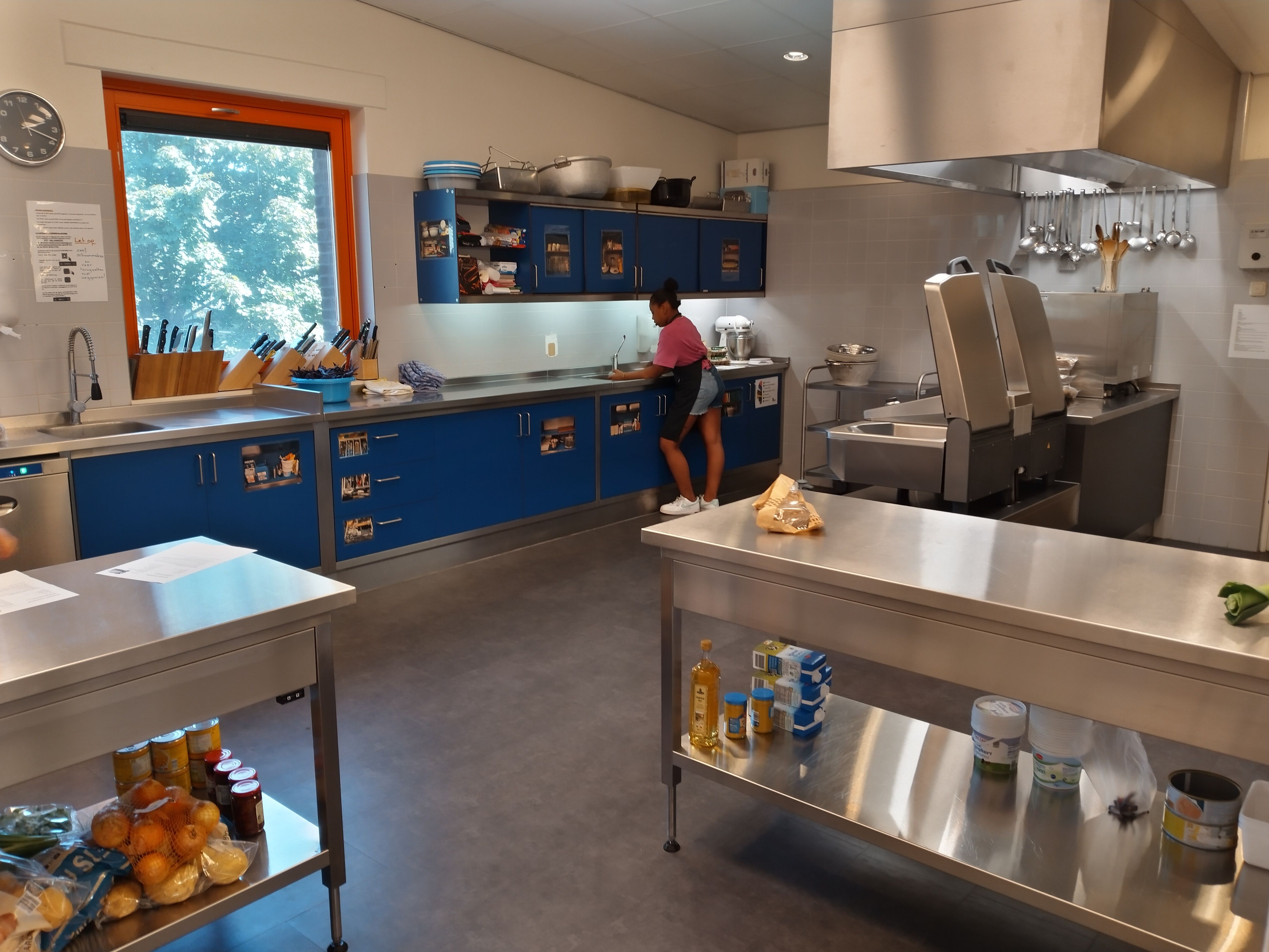 Assistent bij kookactiviteit voor jeugd