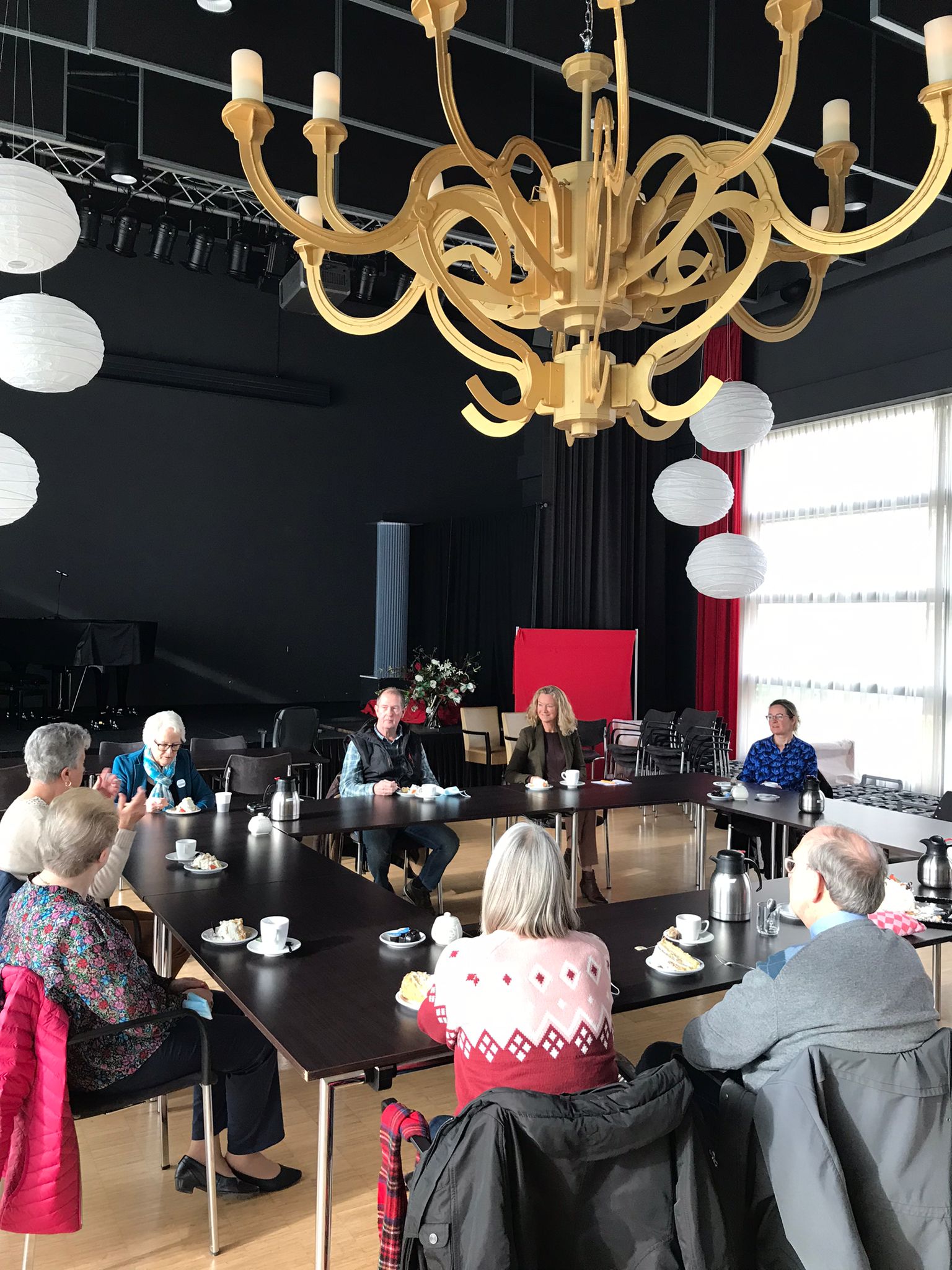 Wie spreekt Oekraïens en wil een groepje senioren in Naarden Nederlands leren?
