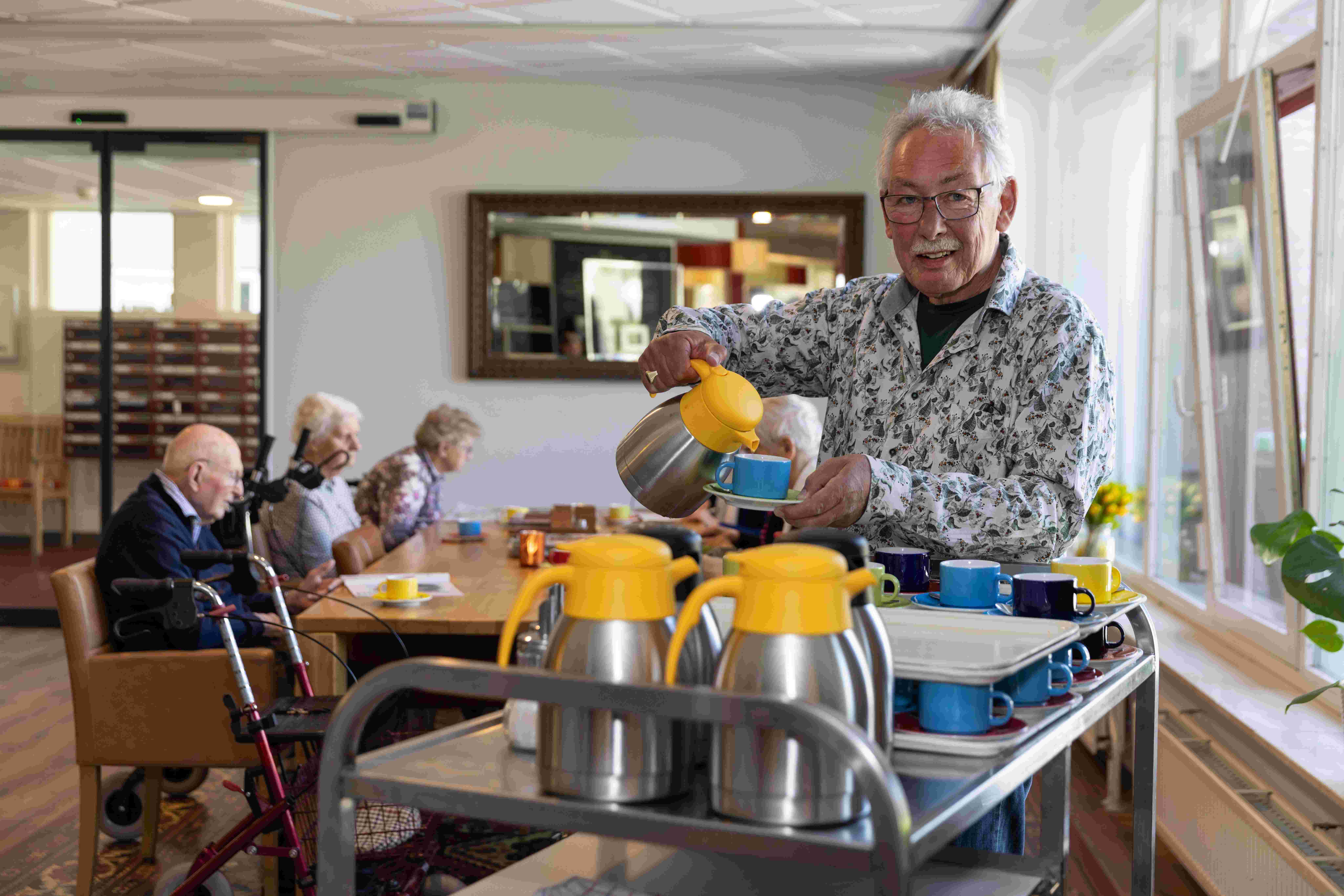 Wie wil op woensdag- of donderdagavond 1 uurtje koffieschenken bij Florisberg?