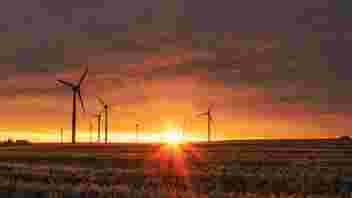 Windmolens bij zonsondergang