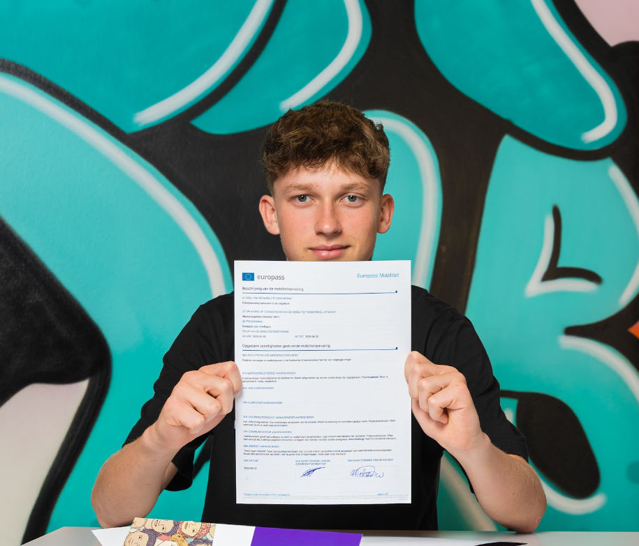 Leerling met Europass na beëindigen MDT 