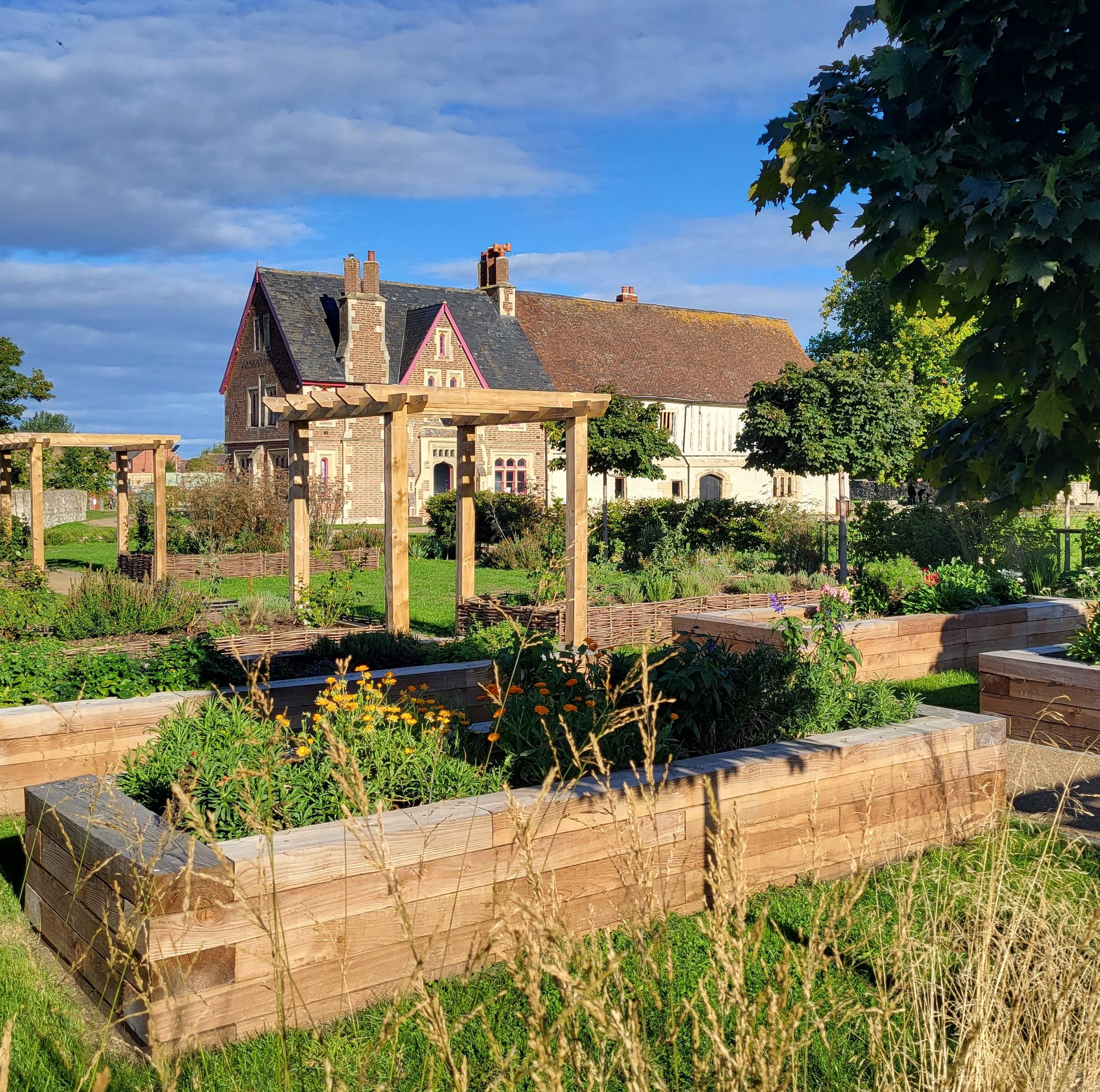 Gardens and Grounds Maintenance Volunteer