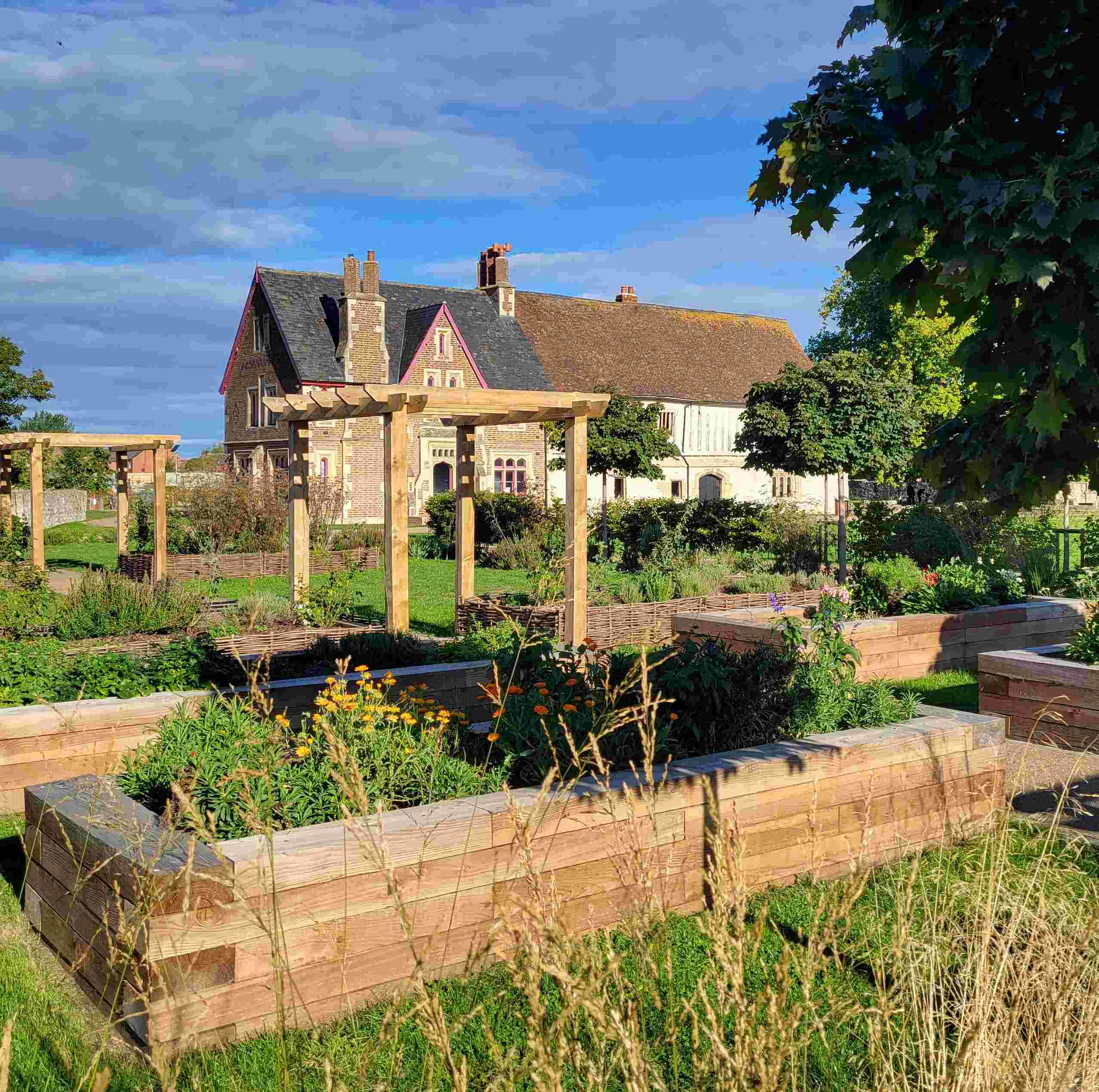 Gardens and Grounds Maintenance Volunteer