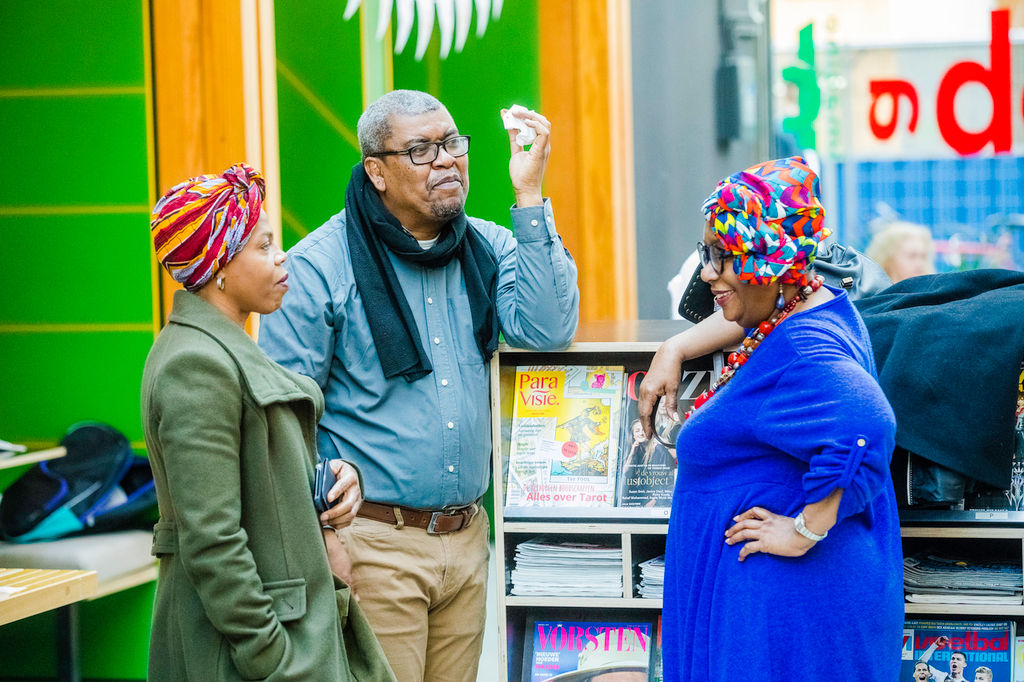 Gastheer/vrouw in de bibliotheek