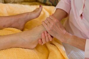 REFLEXOLOGY THERAPIST VOLUNTEER