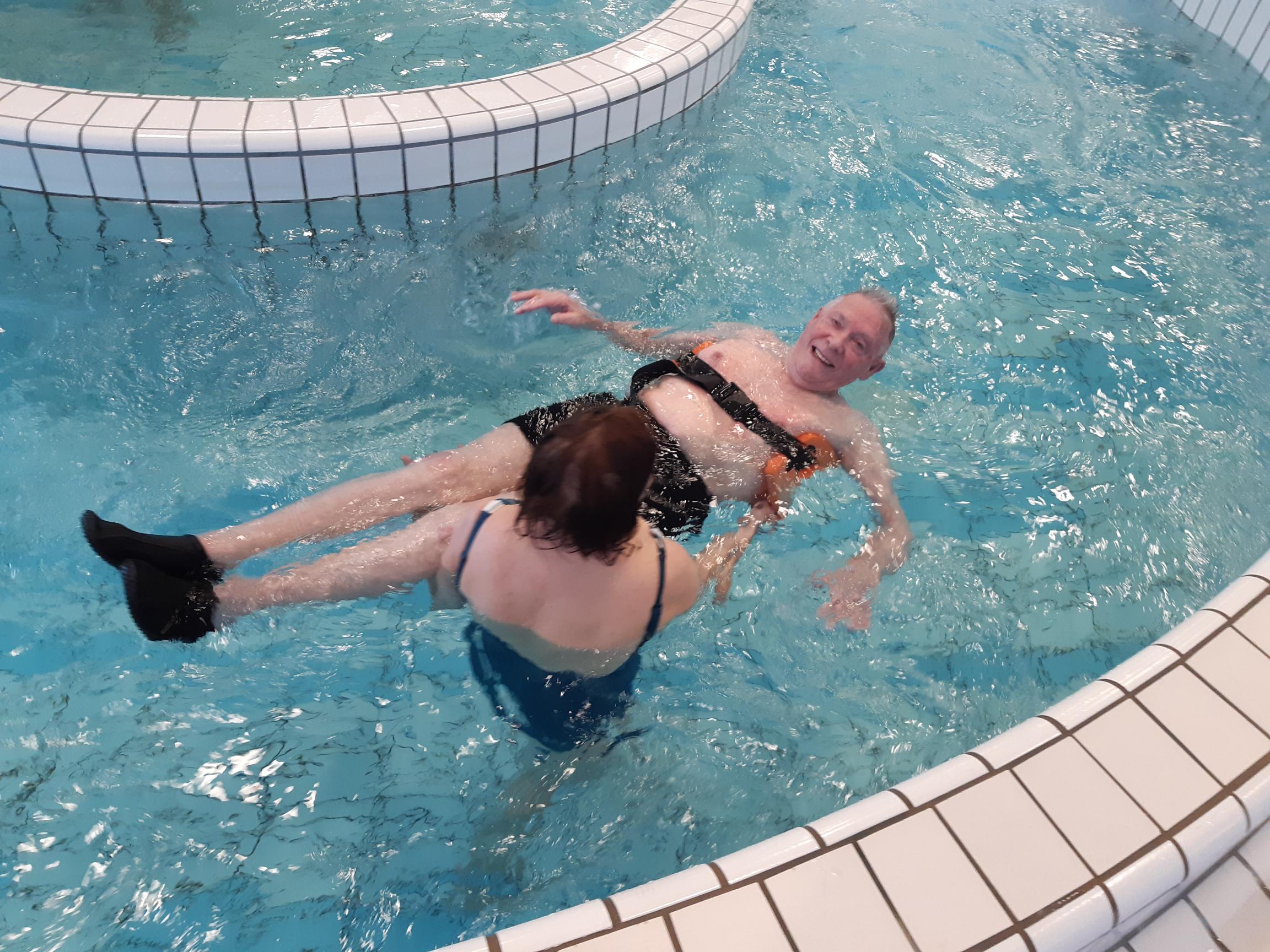 Zwemmen met ouderen met dementie