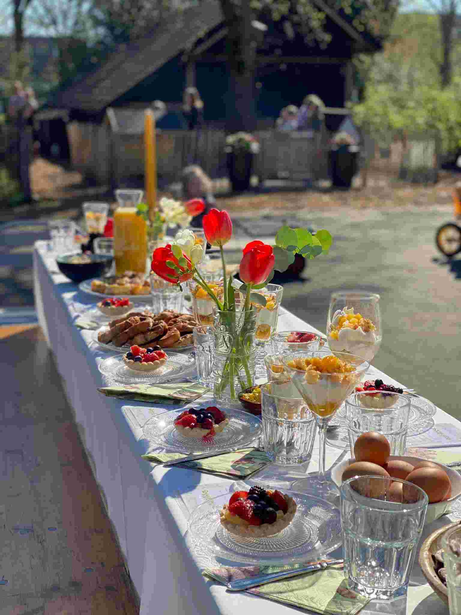 Host/Hostess & Cook/Hostess neighborhood meals