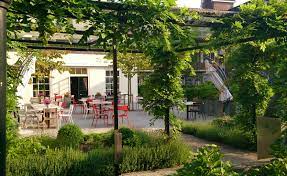 Vrijwilliger inloopspreekuur papiercafe Centrum