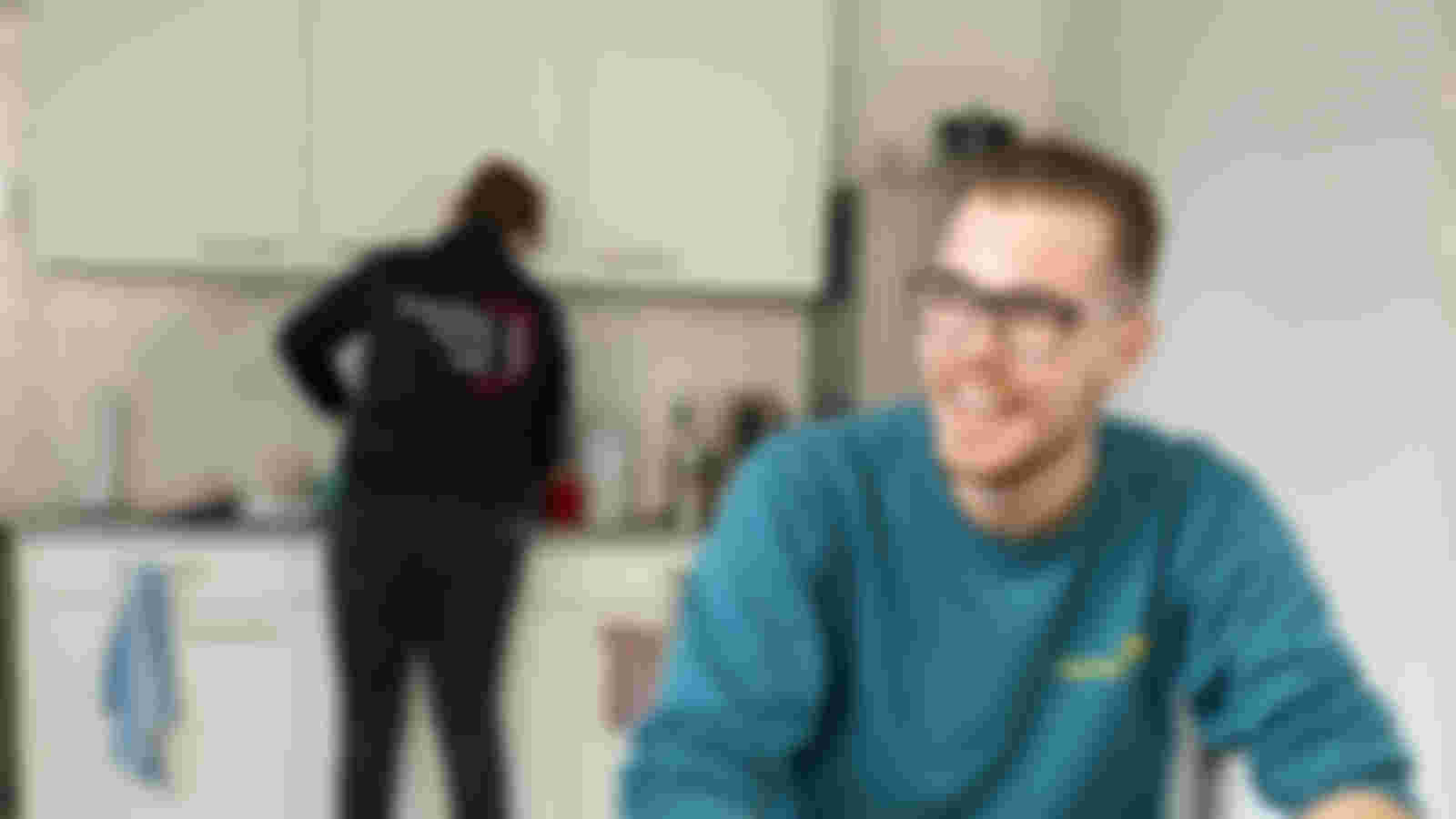 Medewerker papiercafe Kanaleneiland