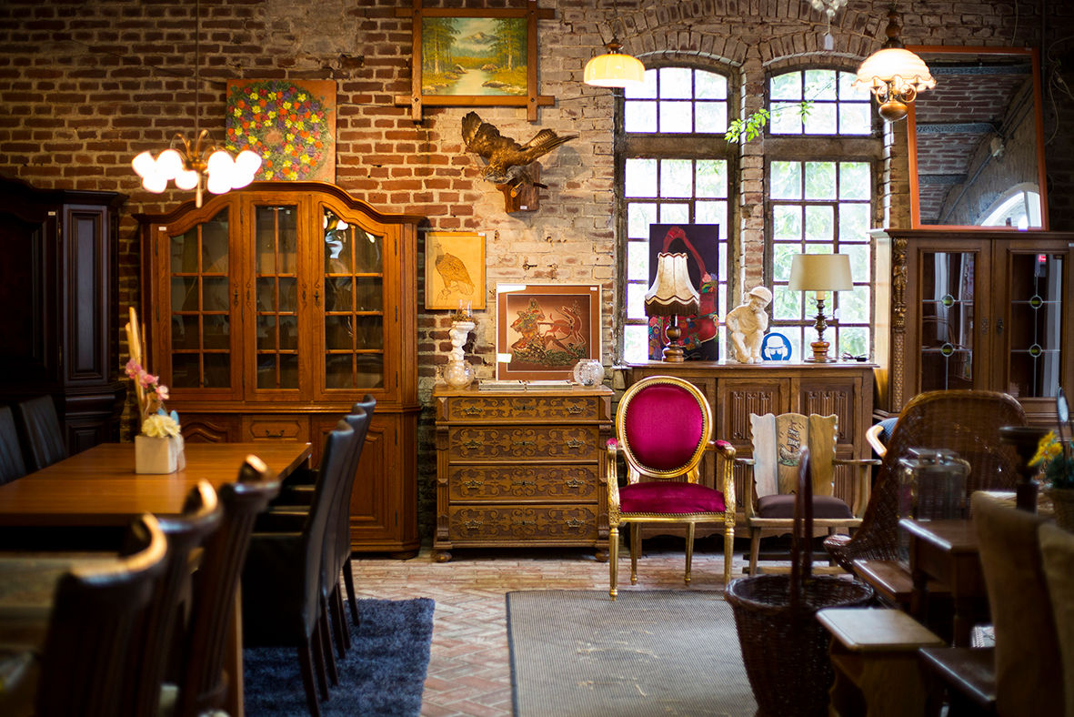  Vrijwilliger Meubelafdeling