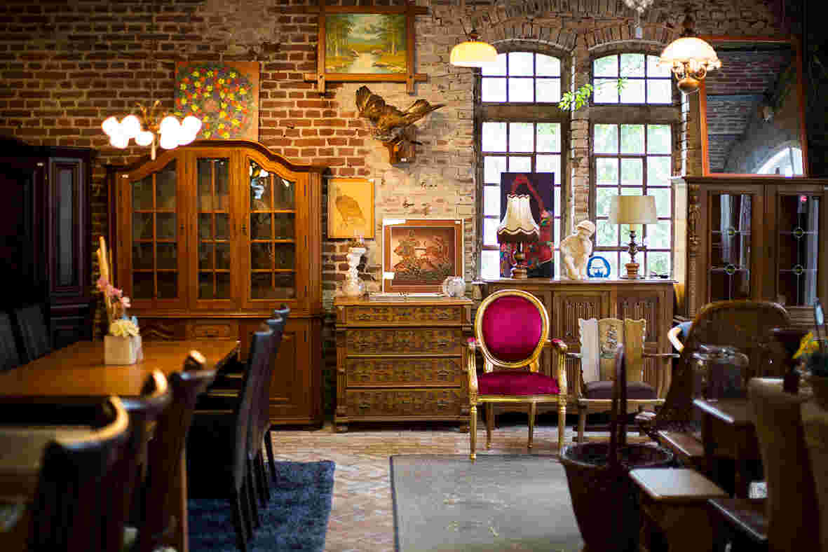 Vrijwilliger Meubelafdeling