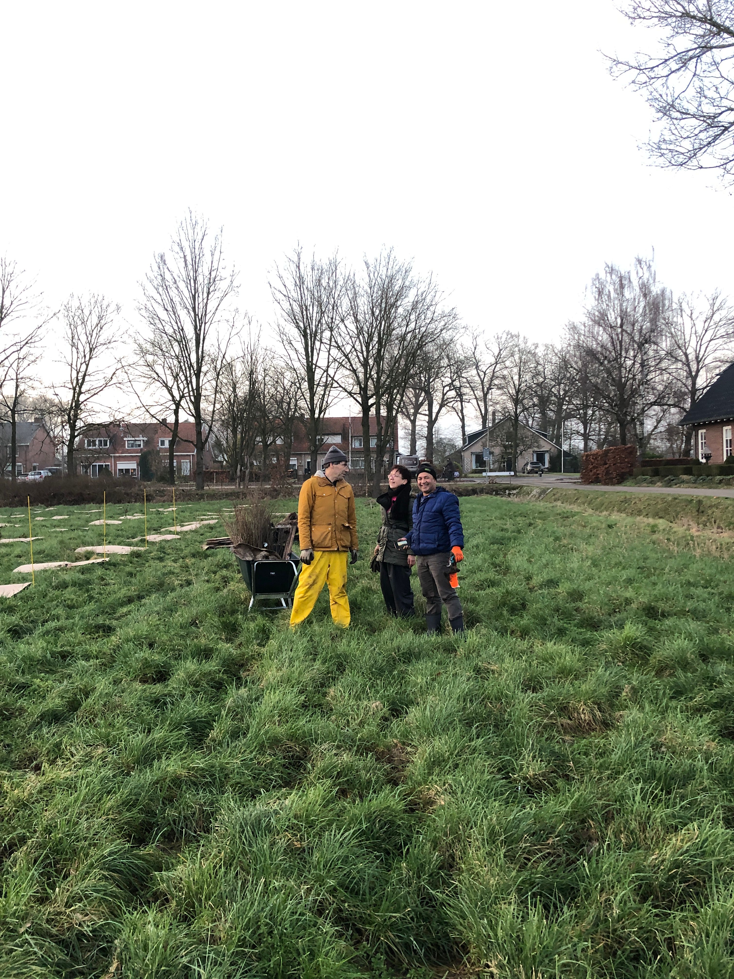 Bomen planten in Voedselbos Glanerbeek