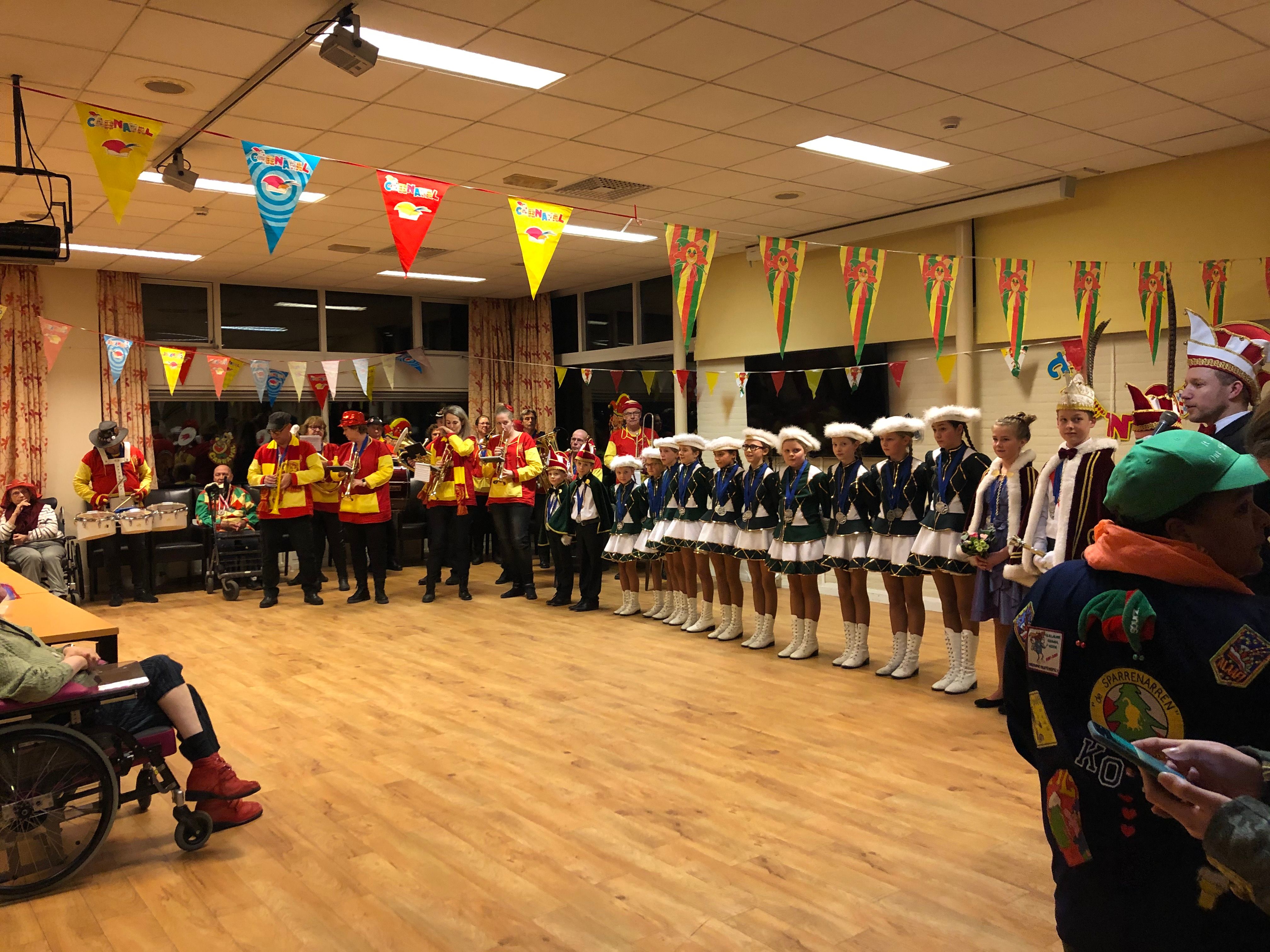 Ondersteuning bij thema activiteiten en optredens voor bewoners