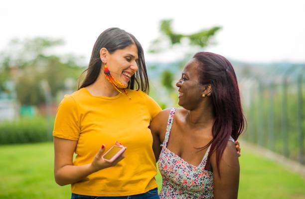 Koffie, kletsen en samen er op uit met eenzame jonge moeder Sharon