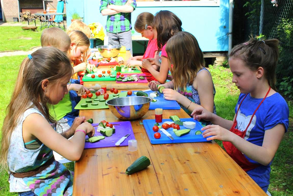 Helpen bij kookclub voor kinderen