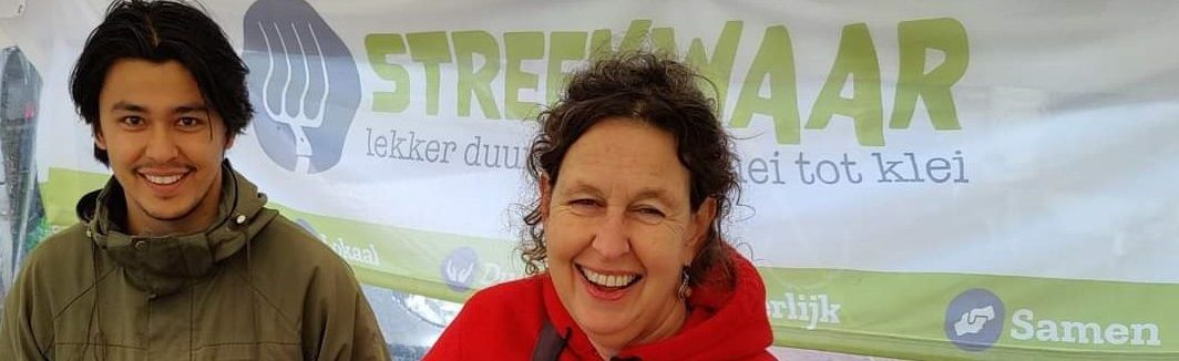 Medewerker achter de marktkraam gezocht