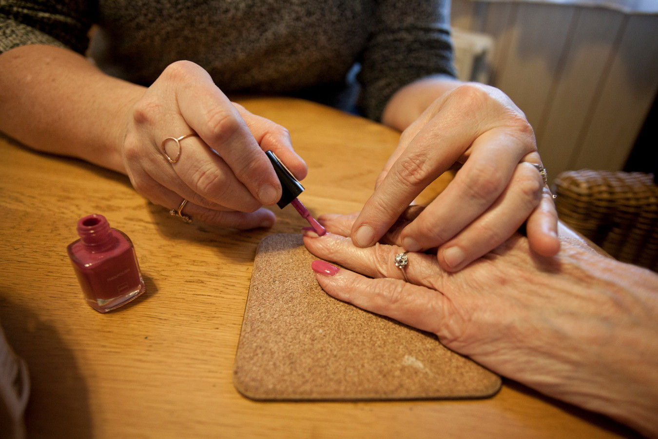 Dol op het lakken van nagels? We kunnen je hulp goed gebruiken bij de nagelsalon