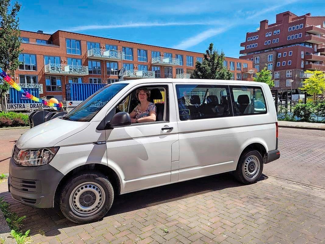 Chauffeur rolstoelbus