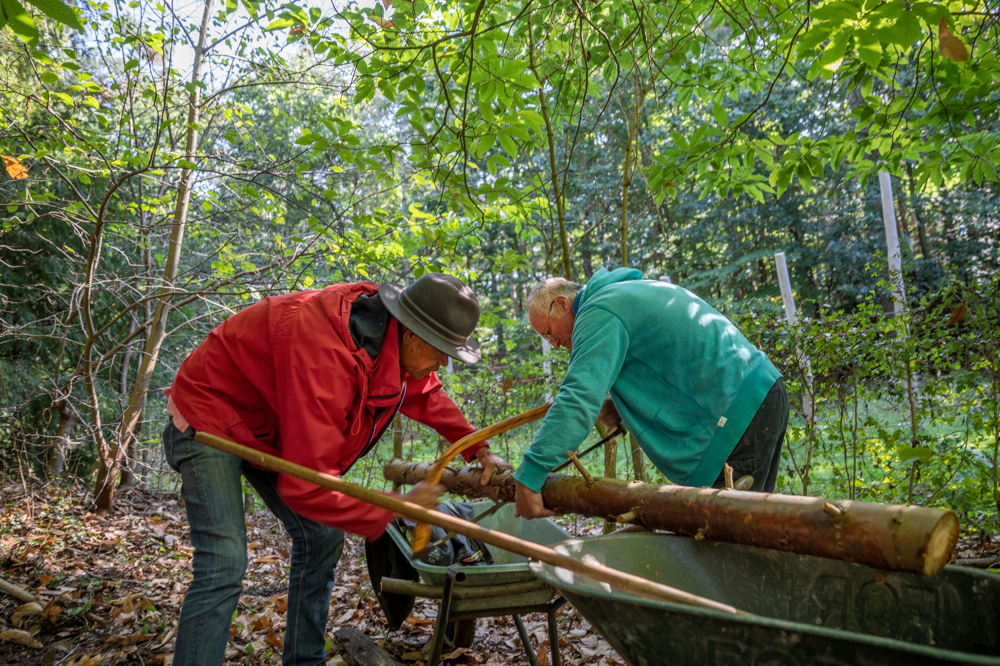 Gezellig tuinieren op het mooiste terrein in het Zeisterbos