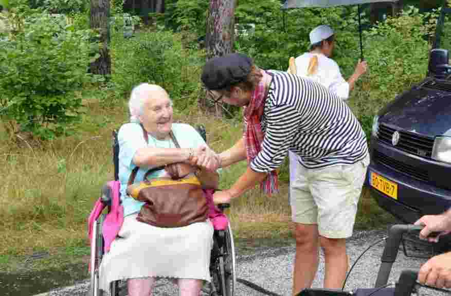Liefdevolle verpleegkundige of verzorger
