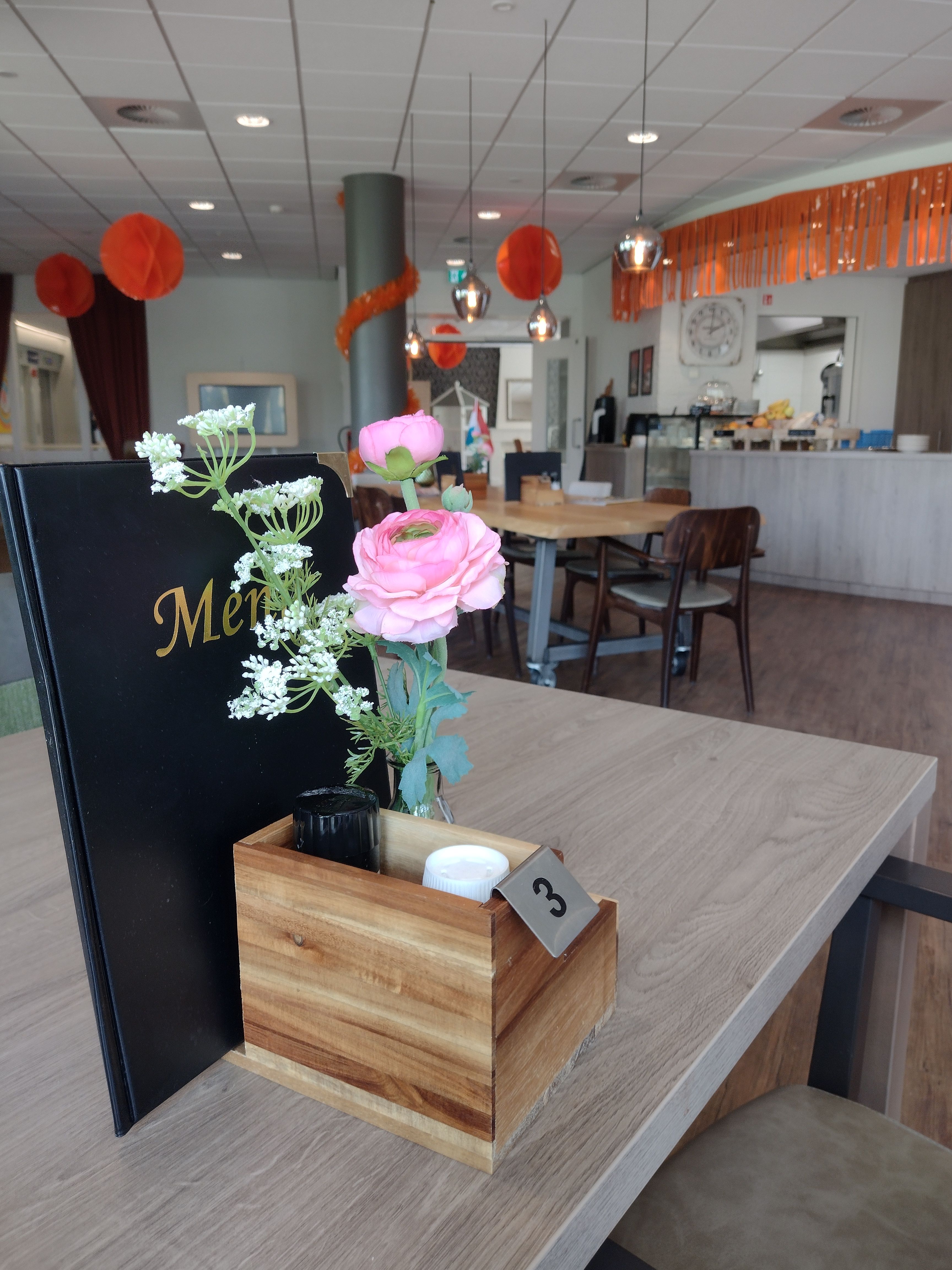 Gastvrouw/man voor onze bewoners in het restaurant.