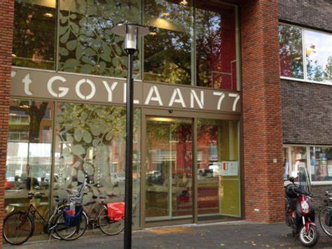 Barmedewerker bij Buurtcentrum Hart van Hoograven