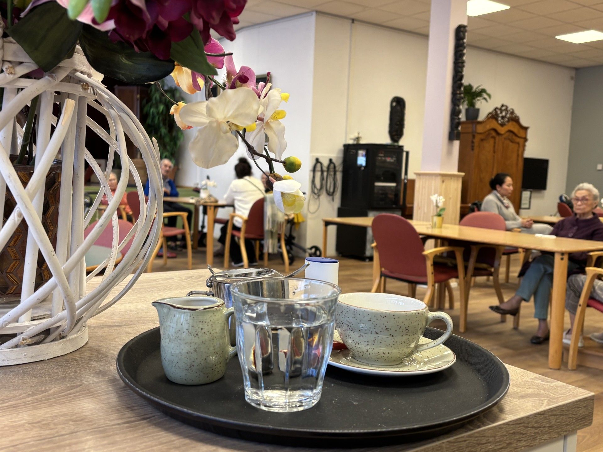 Vrolijke Kantinemedewerker