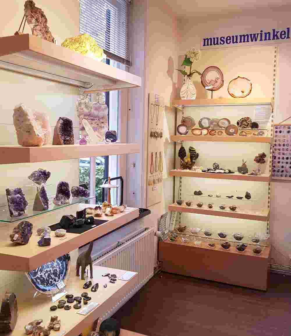 Balie medewerker/ster Geologisch Museum Hofland