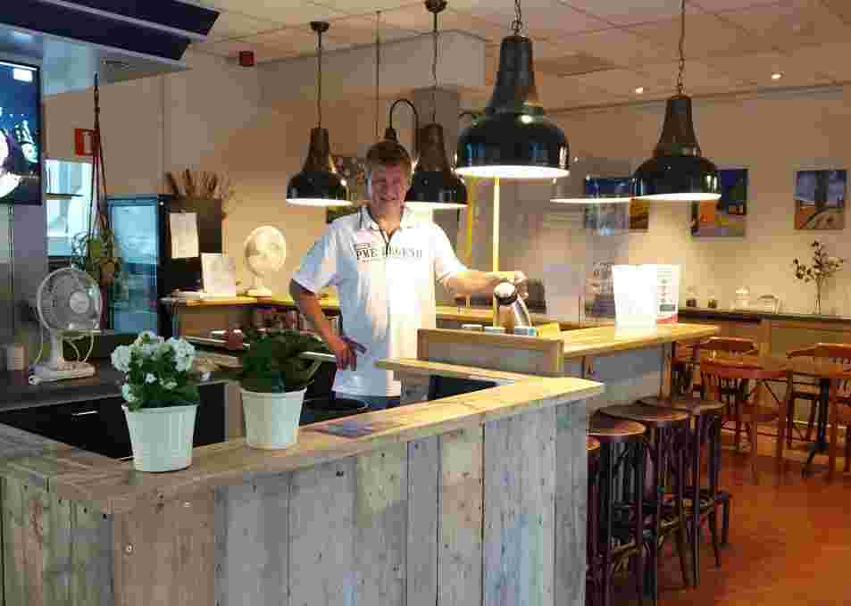 Who wants to be the calling card of neighborhood meeting center De Uit-Wijk?