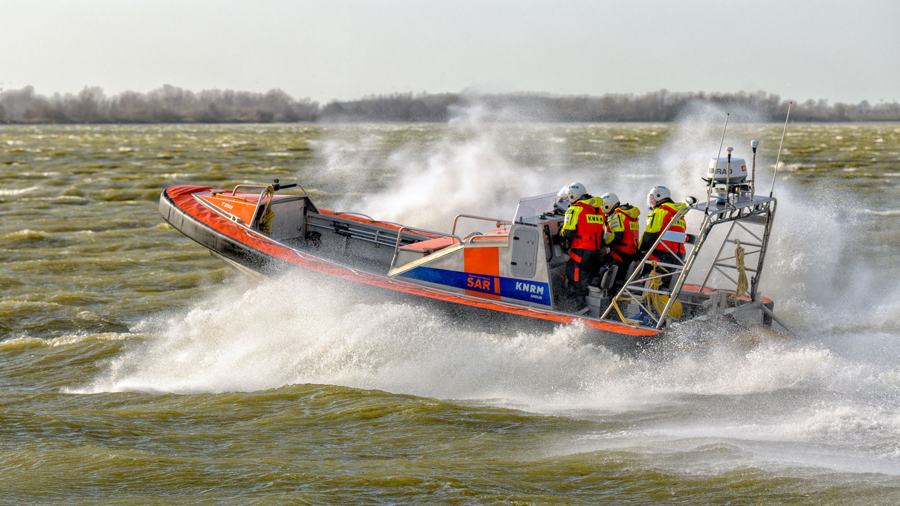 WEL AAN HET ROER STAAN, maar niet zelf varen