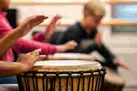 Kunstworkshop Djembé voor senioren