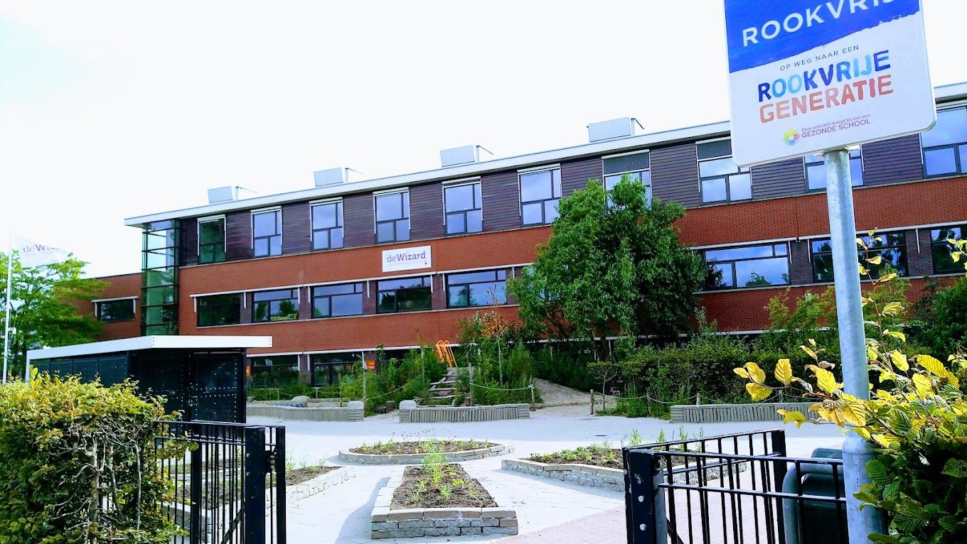 Buitenmensen gezocht om het schoolplein te helpen onderhouden