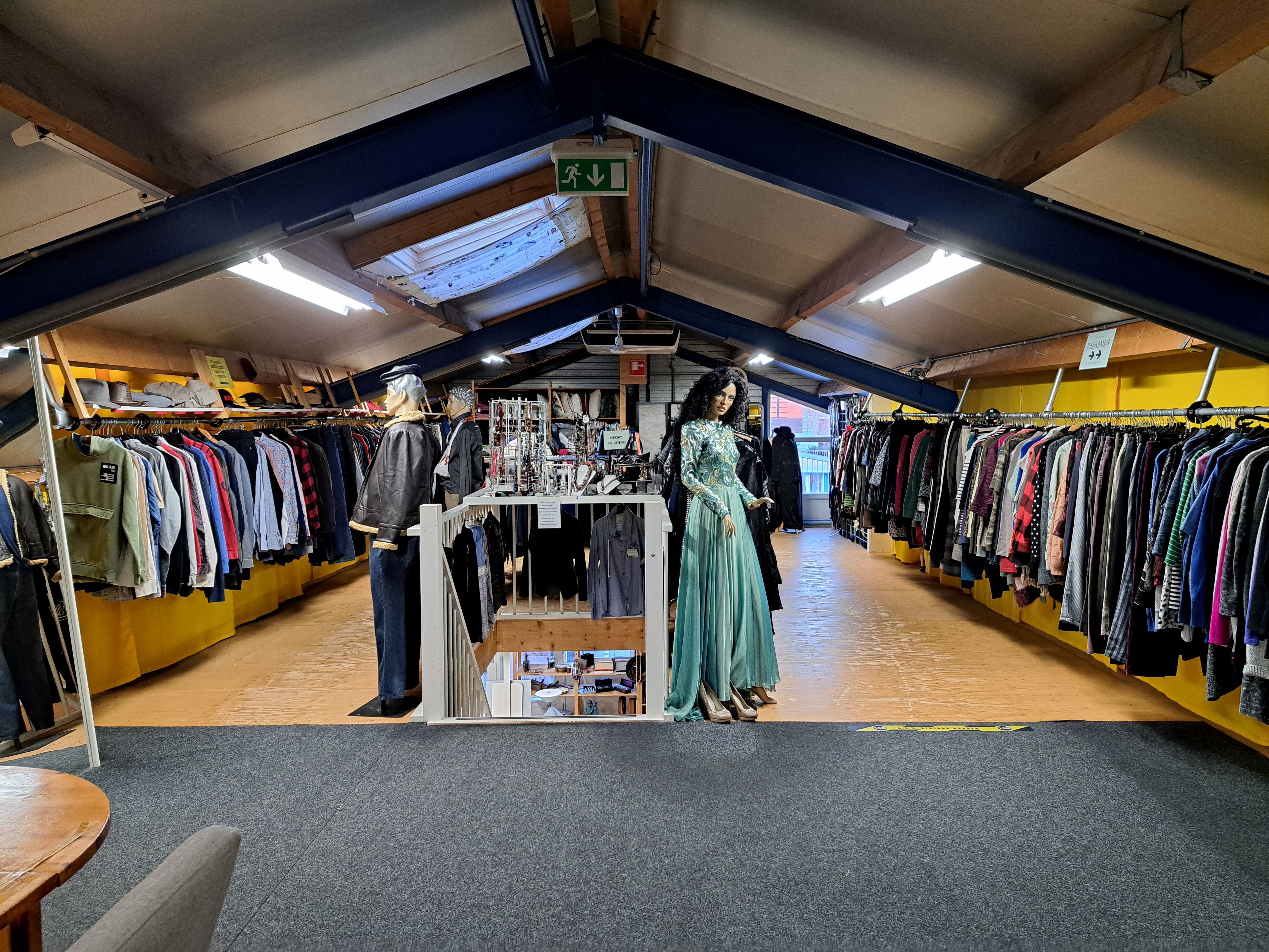 Breng sfeer en stijl in onze kledingafdeling!