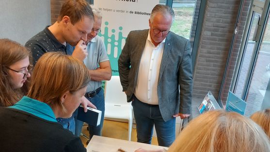 Het Huis voor Taal en Meedoen is een soort loket. Een loket voor alle vragen over taal en vrijwilligerswerk.