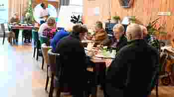 gastvrouw ontmoetingsruimte