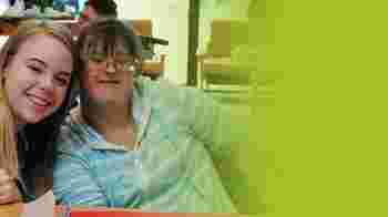 Verschillende activiteiten ondernemen met een gezellige jongedame, E72