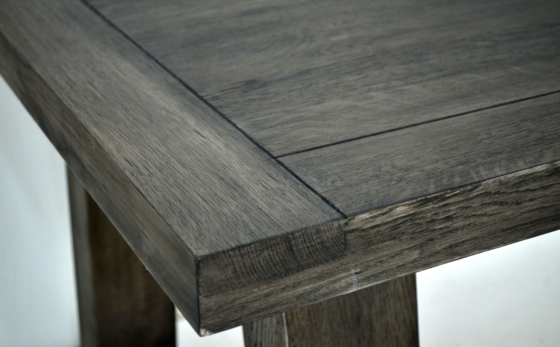 Heb jij sterke armen en wil jij helpen bij het verplaatsen van een tafelblad!