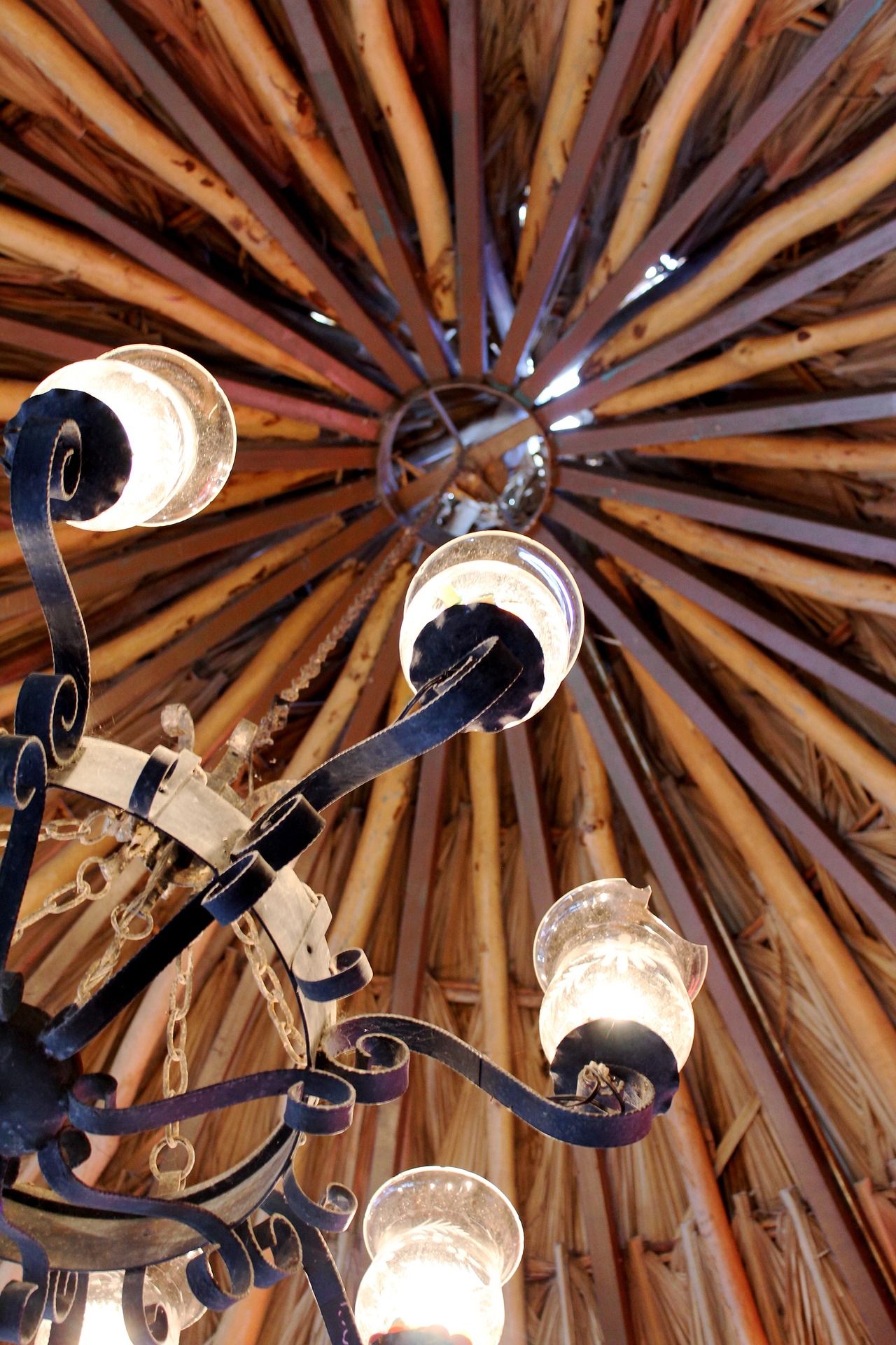 Lamp ophangen boven de salontafel!