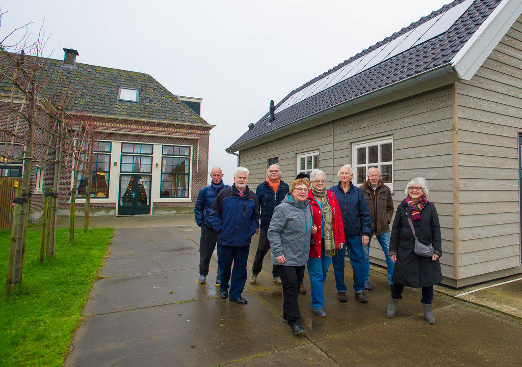 Museumwacht bij het schooltje van Dik Trom