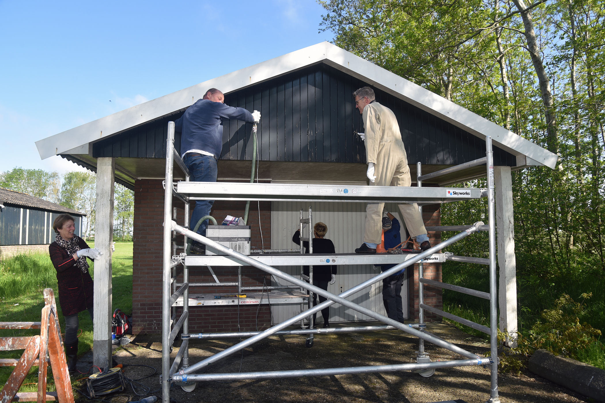 Burgemeester en wethouders doen mee met vrijwilligersactie NLdoet