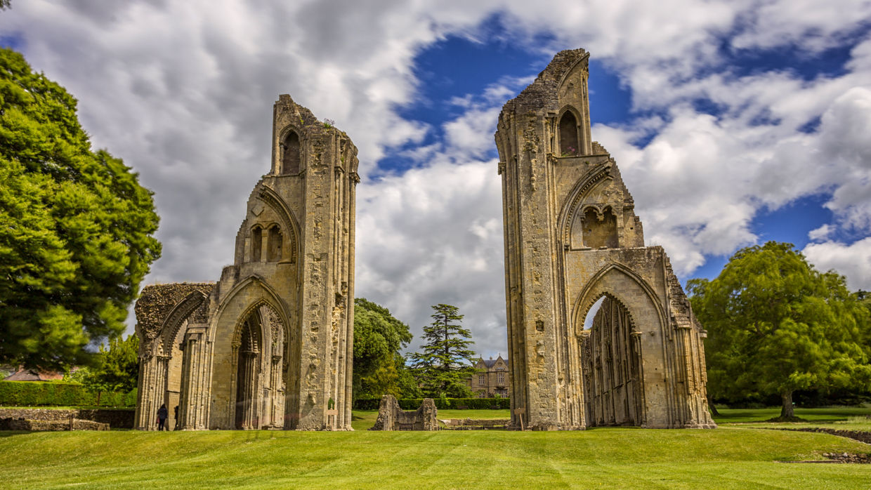 Coronation Extravaganza in Glastonbury Abbey
