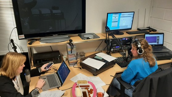 JE BENT JONG EN JE WILT FEESTEN!