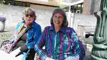 Oud-deelnemers Eva Loskamp en Meis Saltet