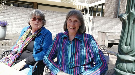 Oud-deelnemers Eva Loskamp en Meis Saltet