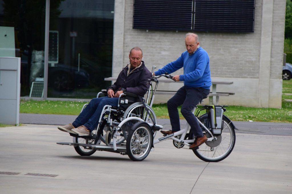 Met de rolstoelfiets er op uit?