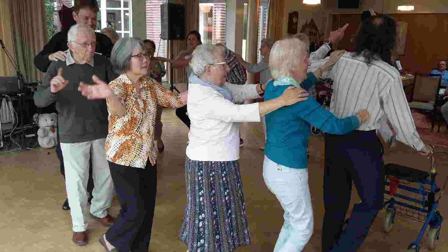 Hou je van dansen met ouderen?